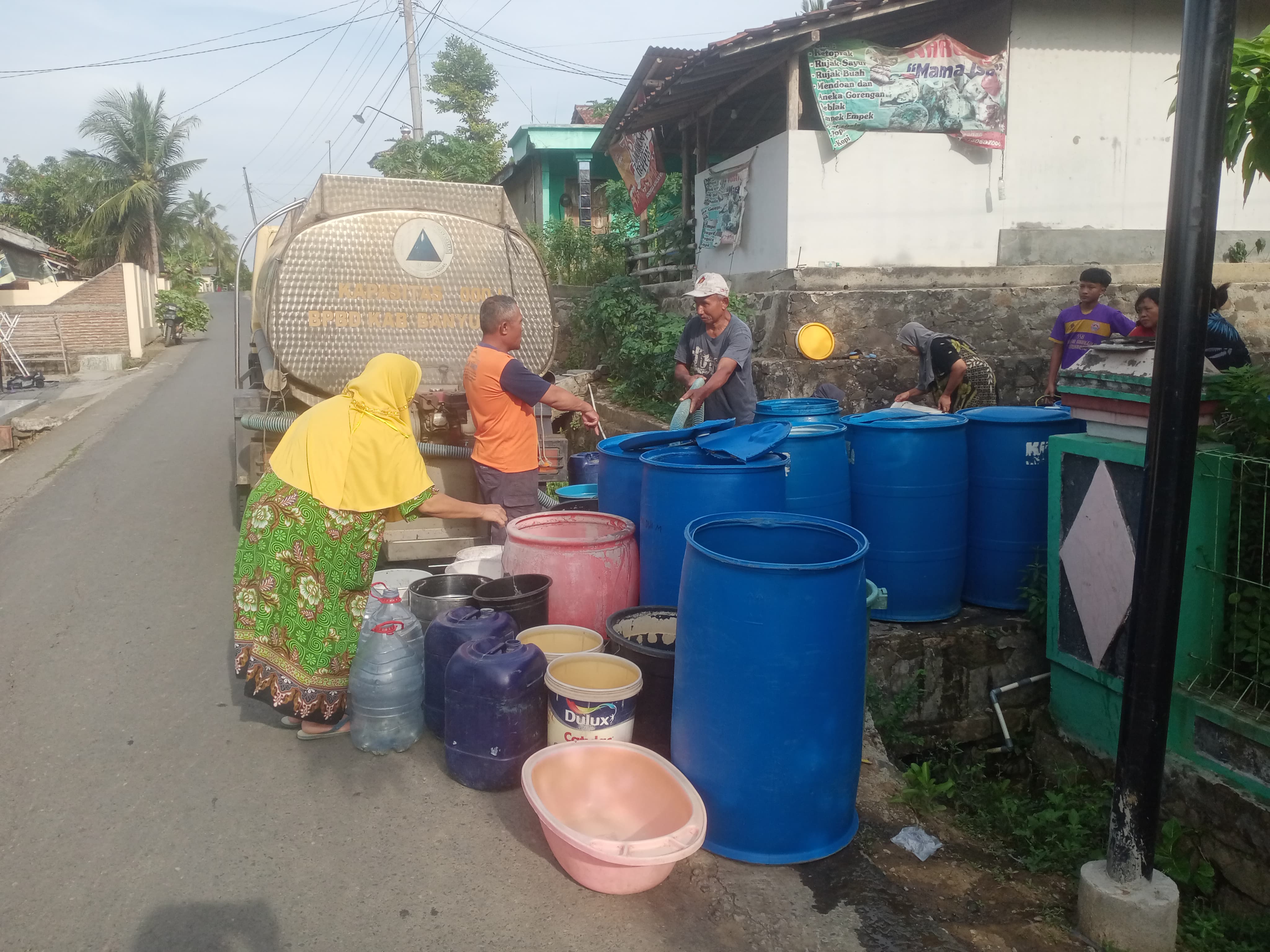 BPBD Banyumas Terus Kirim Air Bersih Meski Armada Kurang Memadai 