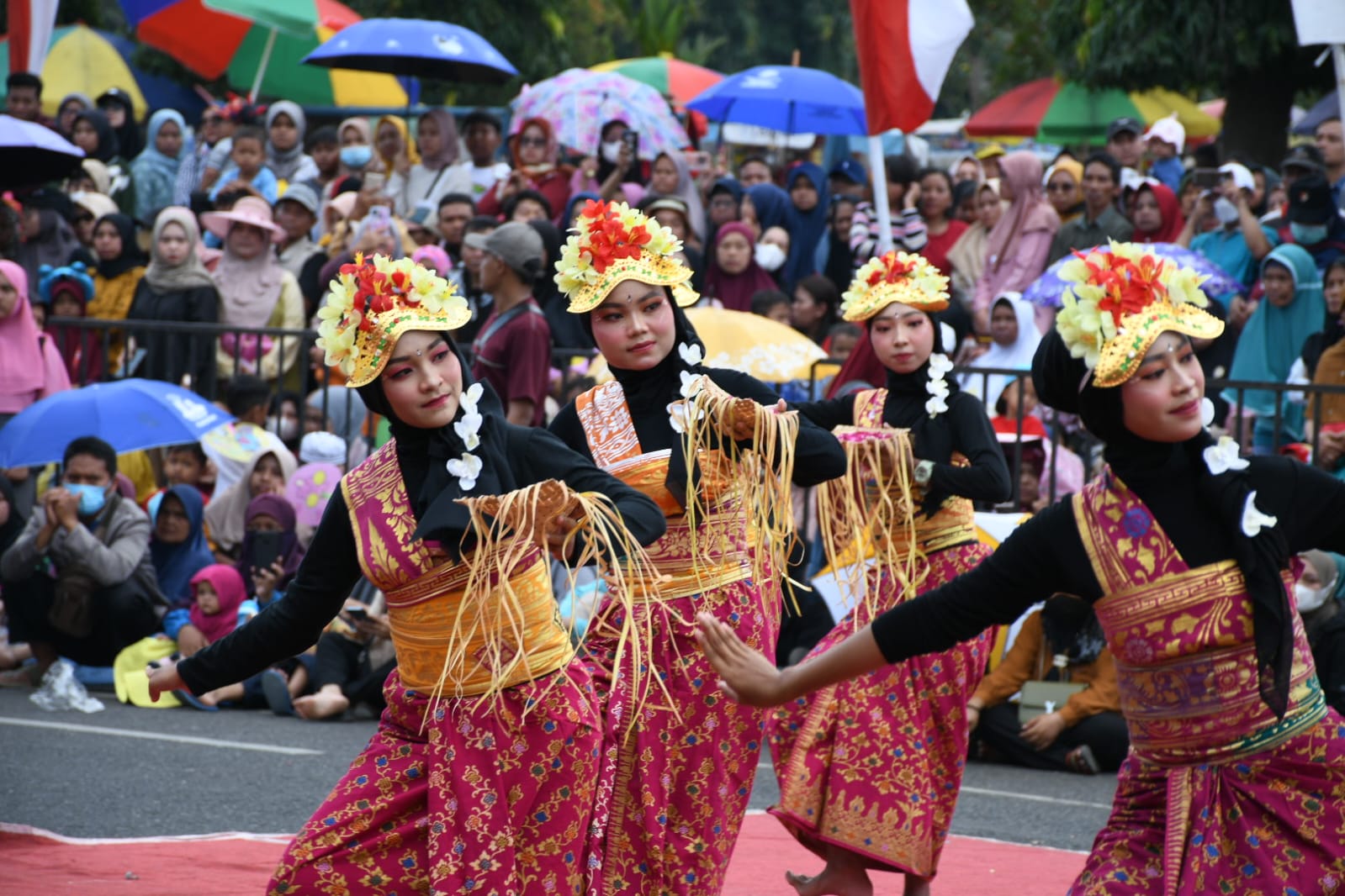 Pawai Budaya Dipadati Ribuan Warga, Peserta Tampilkan Berbagai Seni dan Budaya