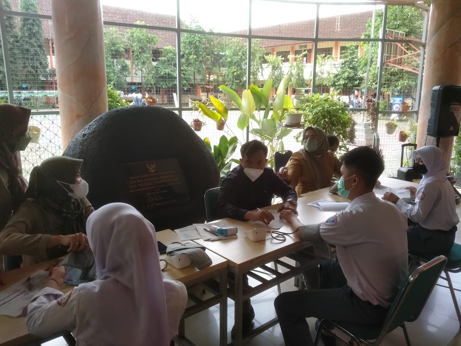 Makan Bergizi Gratis Siswa SMK Mundur Satu Minggu