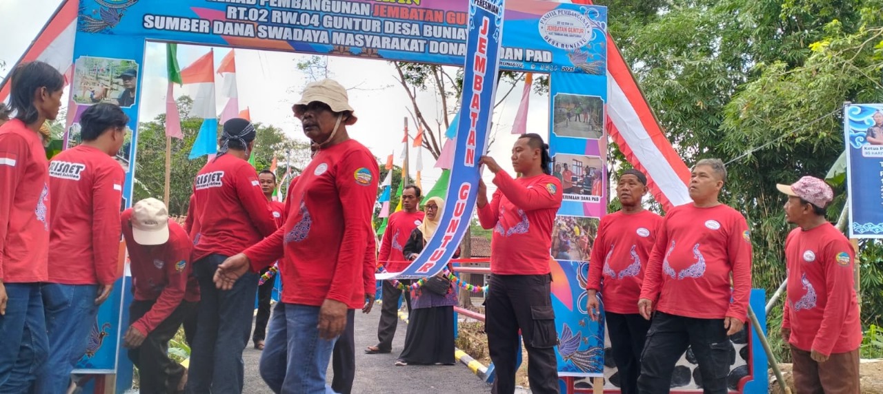 Warga Swadaya Bangun Akses Lintas Kabupaten 