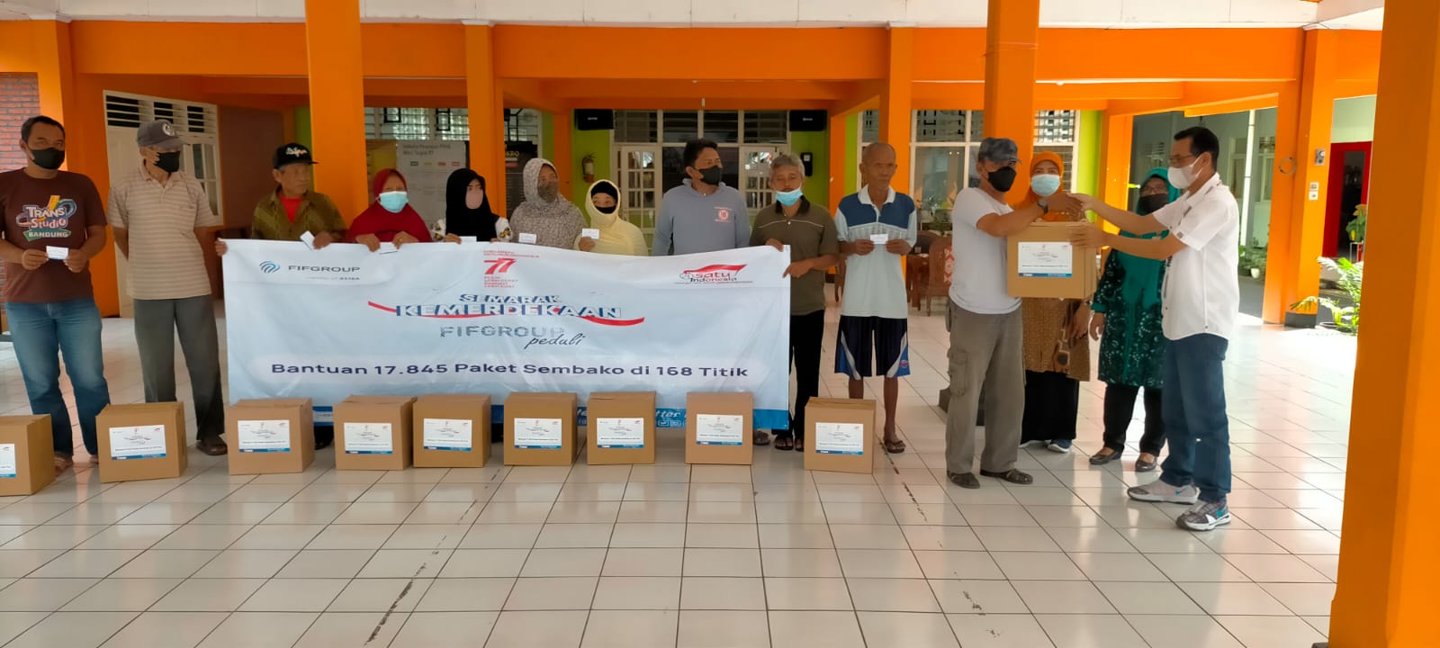 FIFGROUP Tebar 17.845 Paket Sembako Nusantara di 168 Titik Dalam Rangka Semarak HUT RI Ke-77