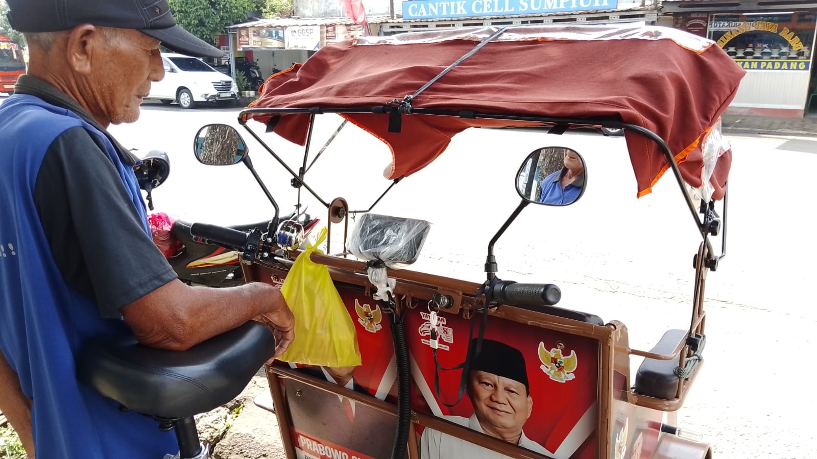 Becak Listrik, Tenaga Terbantu Pendapatan Belum Menentu