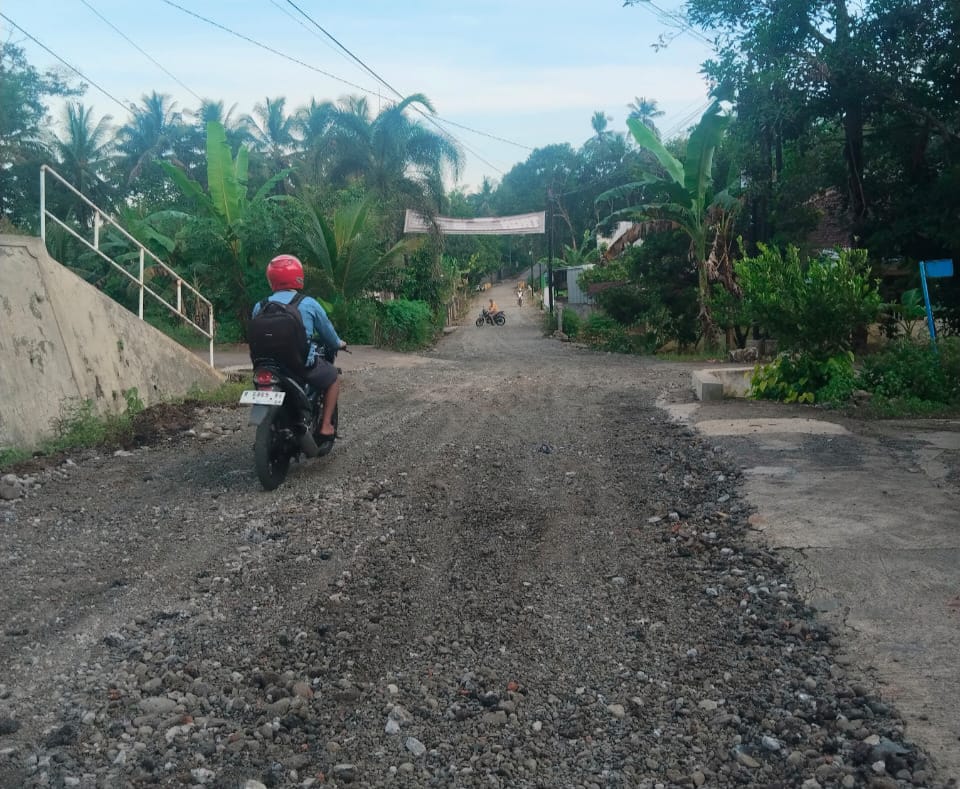 Jalan Kembaran-Slinga-Arenan Bertahap Diperbaiki Darurat