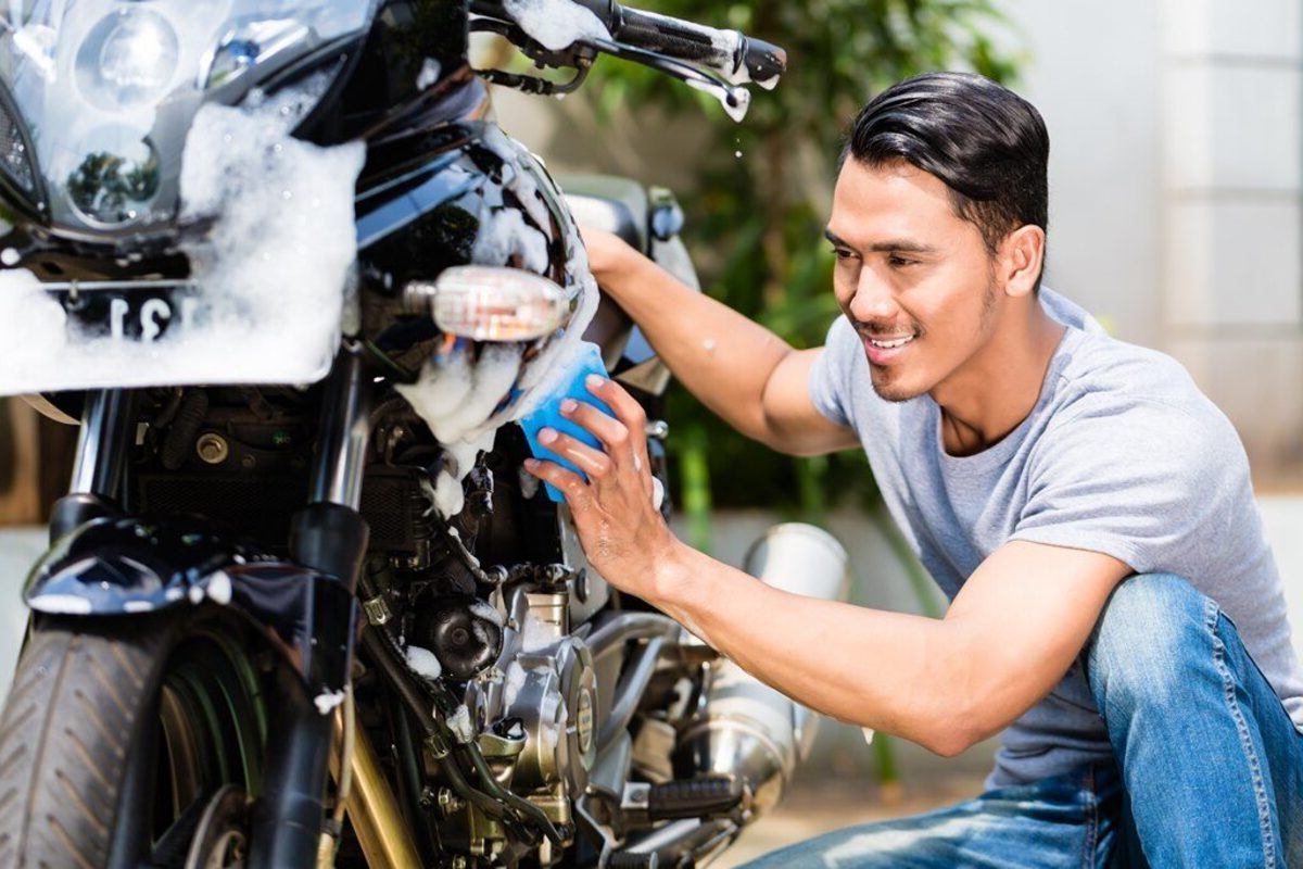 Tips dan Trik Mencuci Motor yang Bersih dan Kinclong, Seperti di Tempat Pencucian Motor