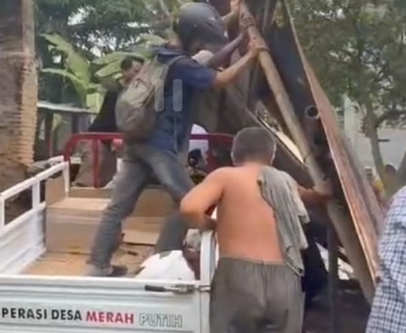 Kendaraan Roda 3 Tabrak Tobong Bata di Desa Kedungwinangun Kebumen