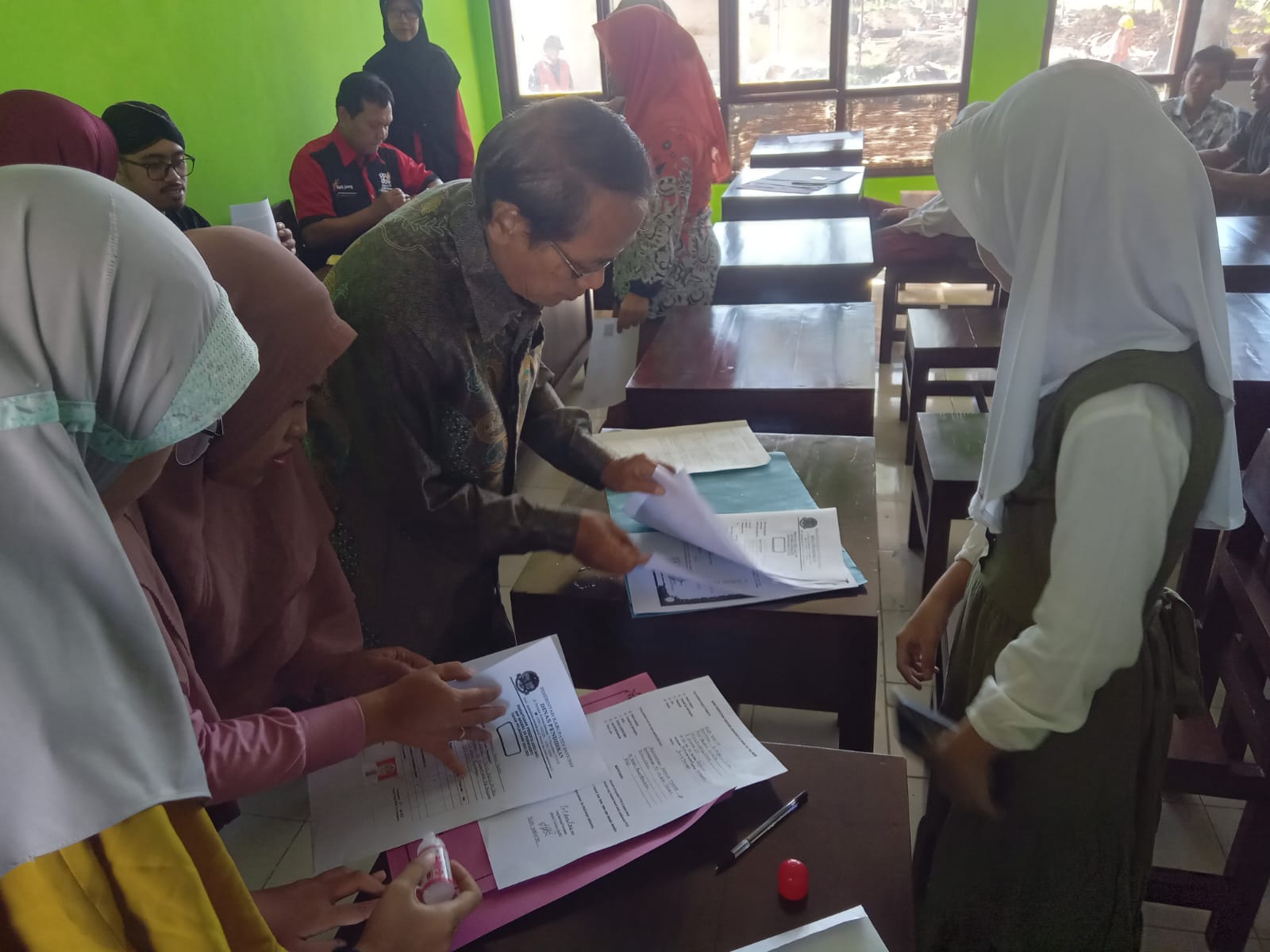 Hari Pertama PPDB SMP N 10 Purwokerto, Surat Pernyataan Belum Terdaftar di Sekolah Swasta Jadi Syarat Wajib