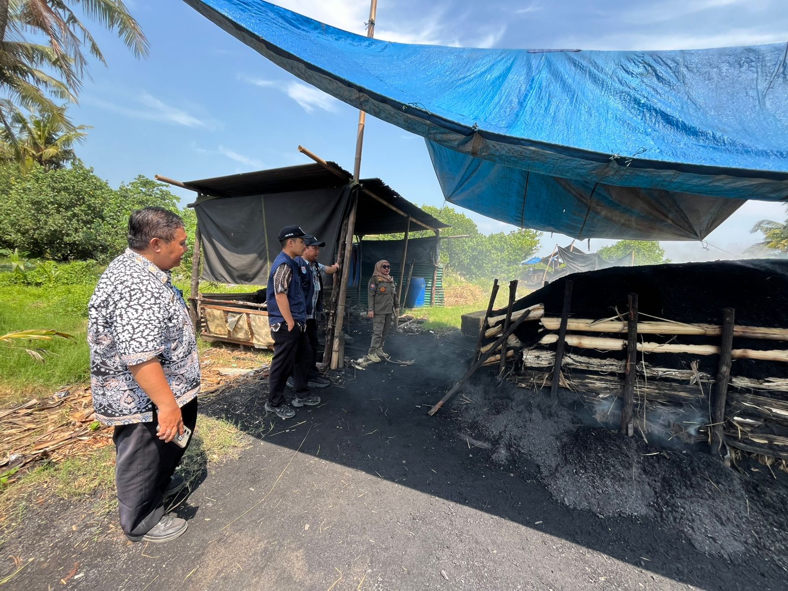 Warga Keluhkan Usaha Arang Bakau di Donan Cilacap, Diduga Cemari Udara