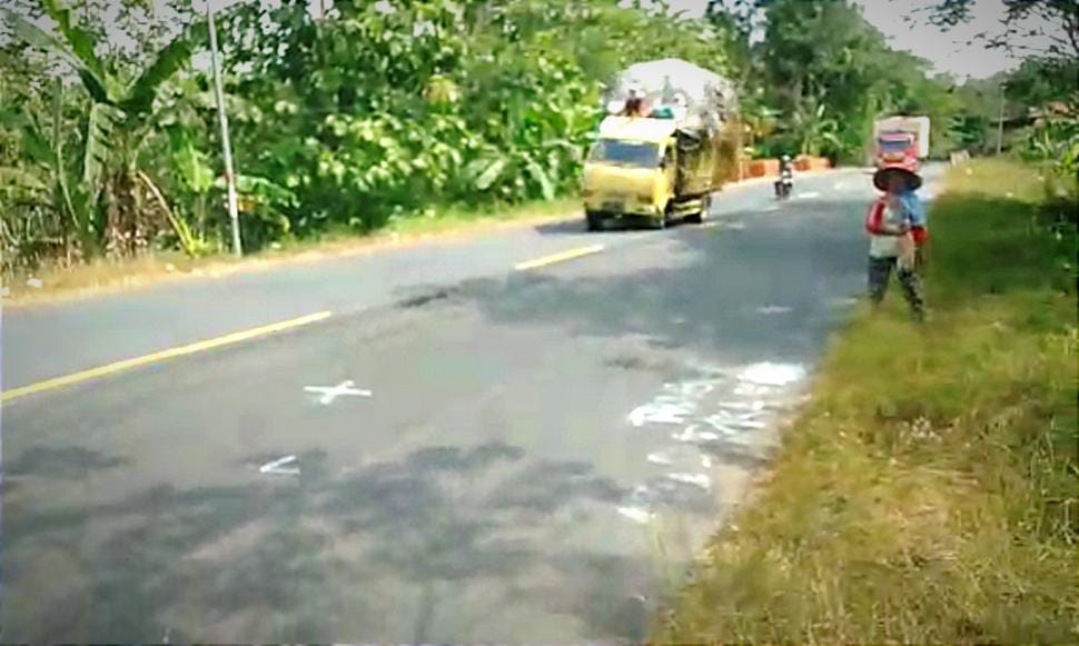 Jalan Nasional KM 51 Lumbir Banyumas Retak dan Bergelombang, Sering Terjadi Kecelakaan 