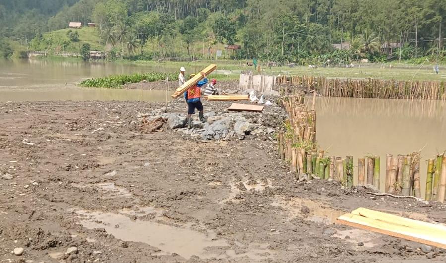 Wisata Serayu, Kolam Labuh Kapal Dermaga Tambaknegara Akan Dipasang Sheet Pile