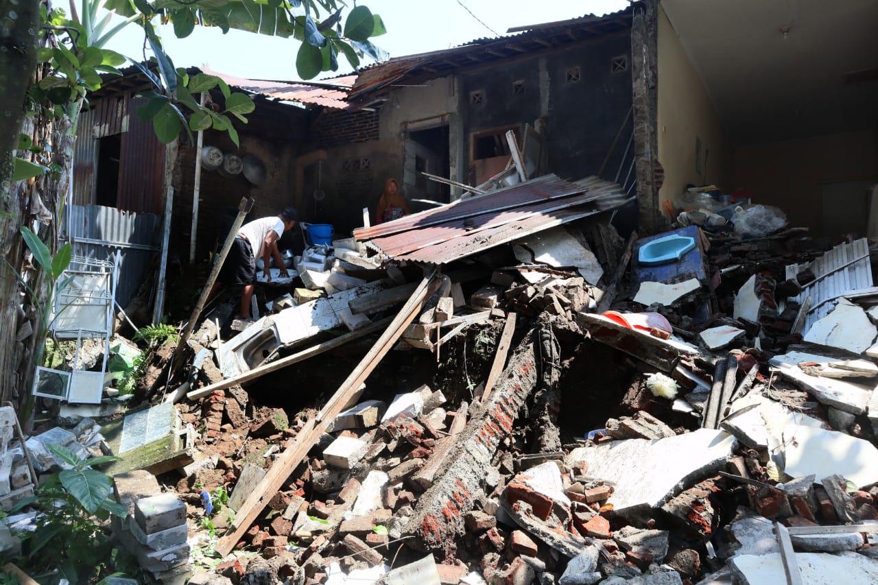 Empat Rumah Terdampak Akibat Bencana Longsor dan Angin di Banyumas 