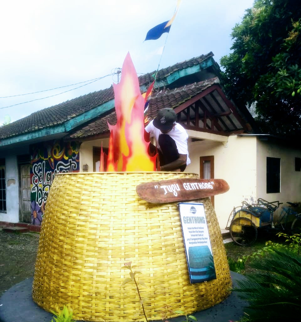 Tugu Gentong Kampung Nopia Ditambah Ikon Api, Agar Mirip Aslinya