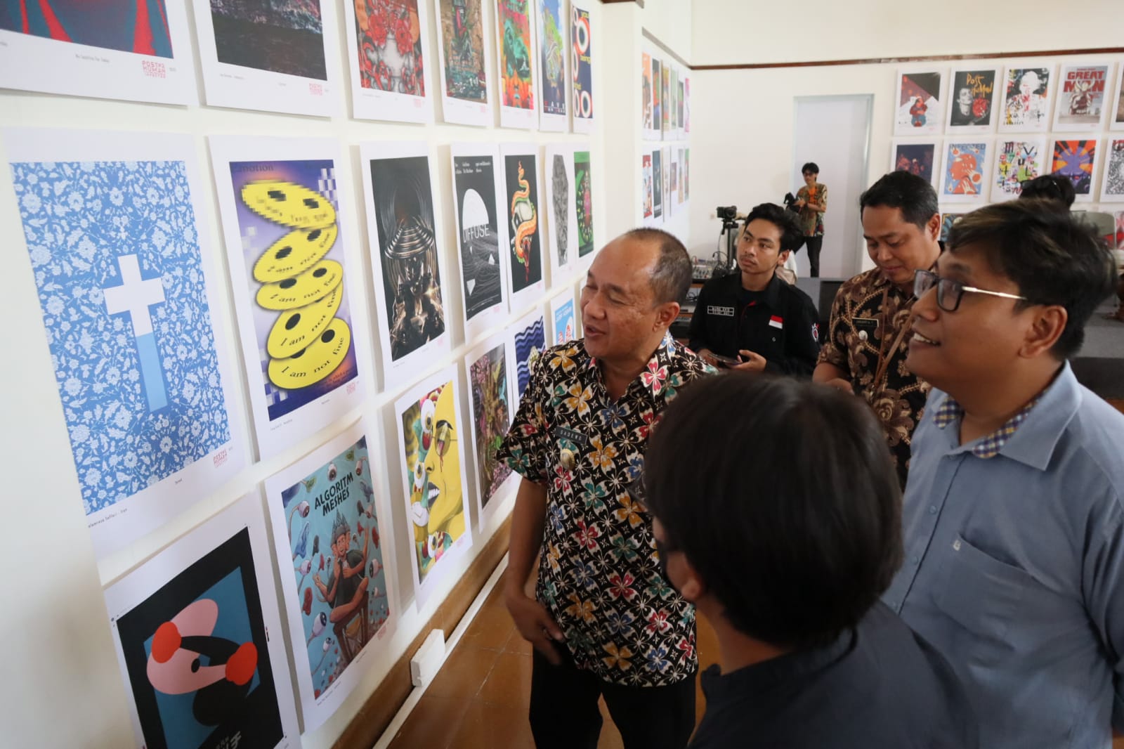 Melihat Pameran Poster Dari Beragam Negara Ada di Banyumas, Sadewo : Saya Harap Ini Terus Berkelanjutan