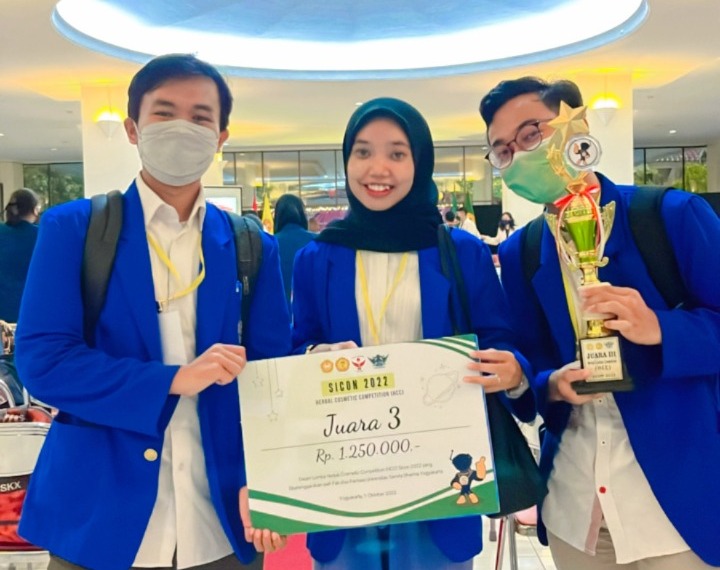 Mahasiswa Farmasi UMP Raih Juara III Nasional