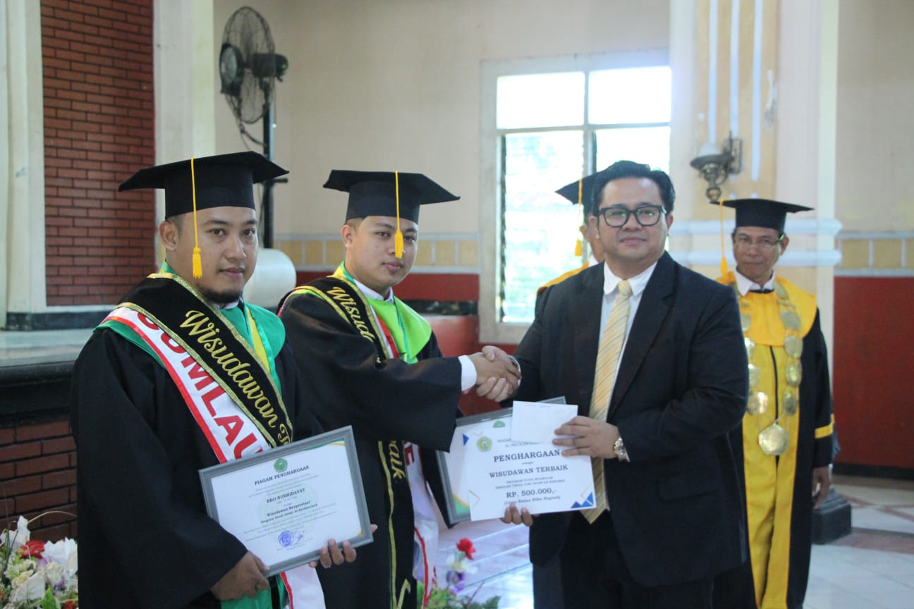 55 Mahasiswa STIS Kebumen Diwisuda