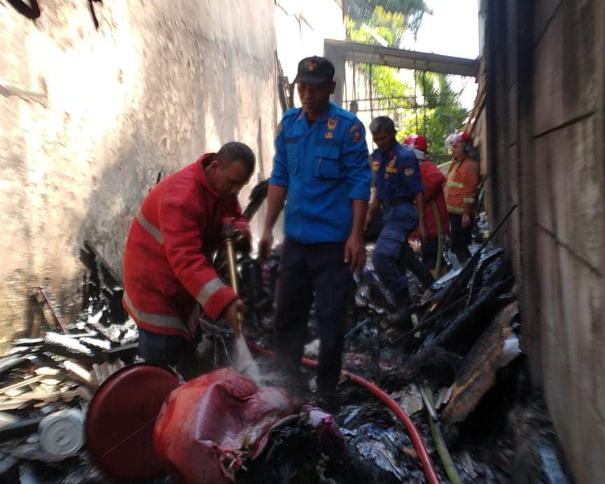 Gegara Lupa Matikan Tungku, Rumah dan Juga Gudang Rongsok di Purwokerto Hangus Terbakar