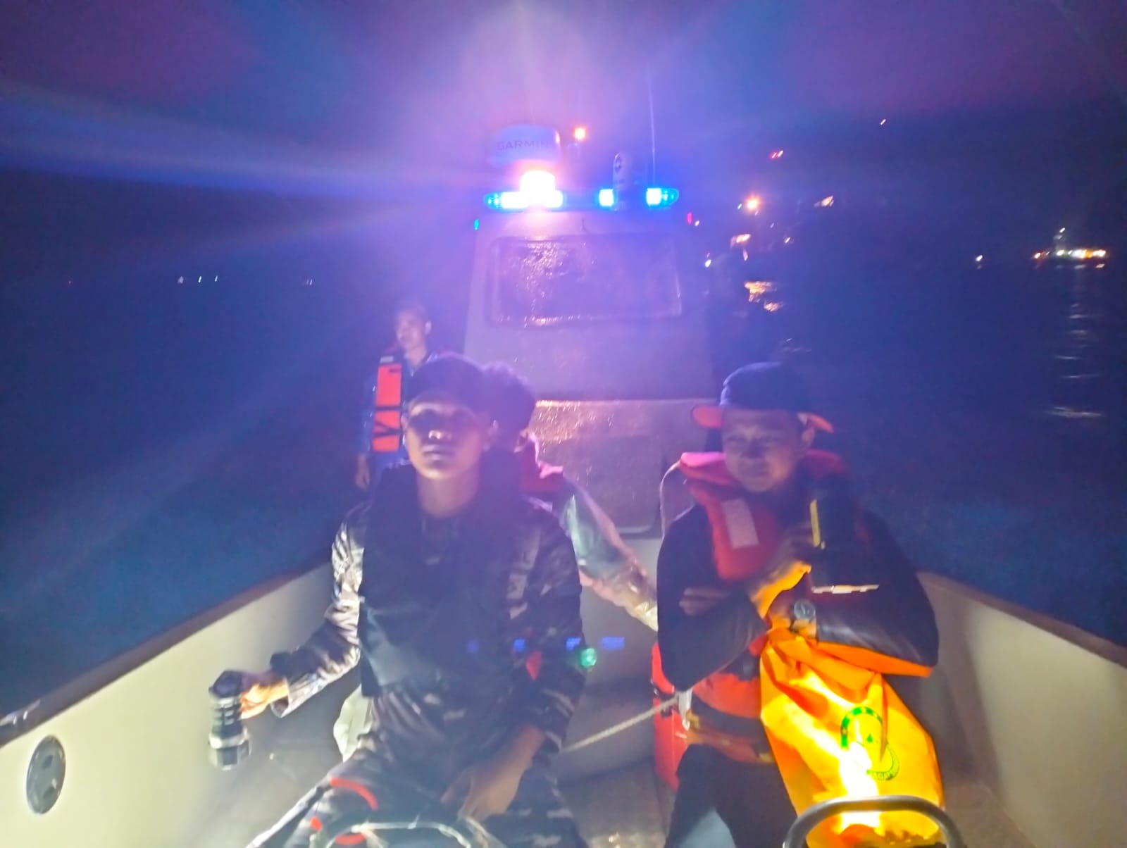 Perahu Nelayan Cilacap Mengalami Mati Mesin di Nusakambangan 