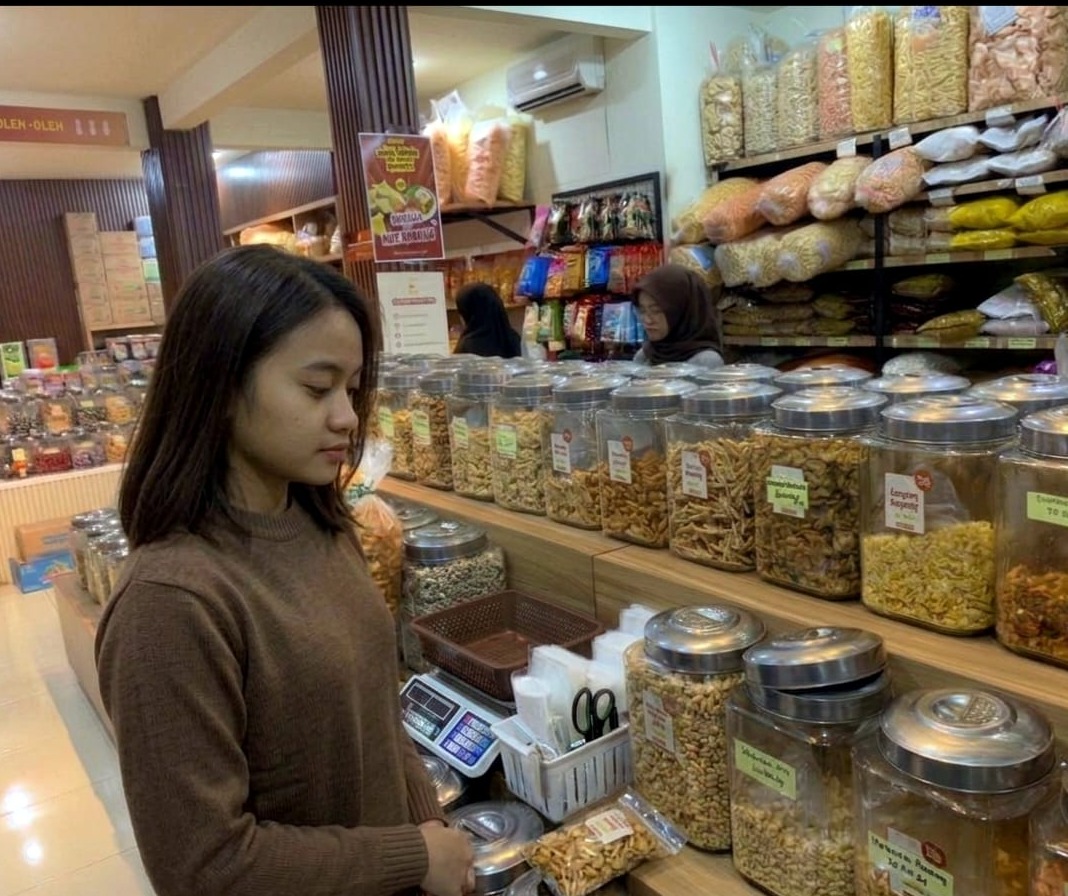Camilan Khas Daerah dan Modern Komplit di Doyan Snack Sawangan