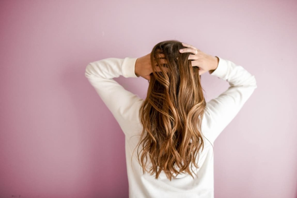 Inilah Cara Menghilangkan Ketombe dan Mencegah Rambut Rontok yang Perlu Kamu Ketahui