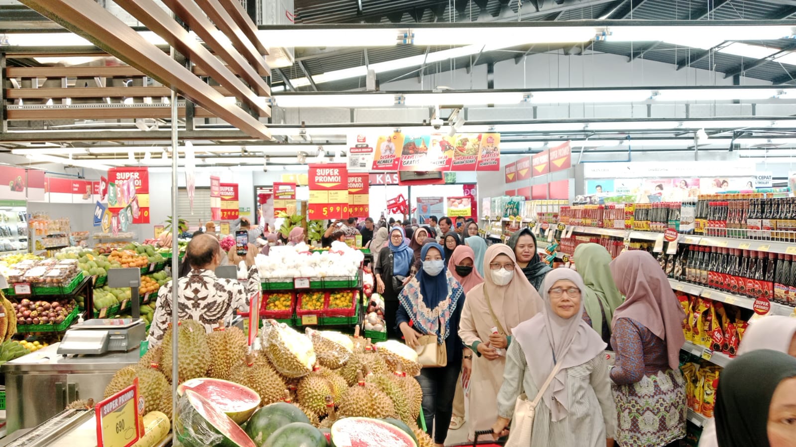 Cilacap Punya Supermarket Baru yang Langsung Diserbu Warga