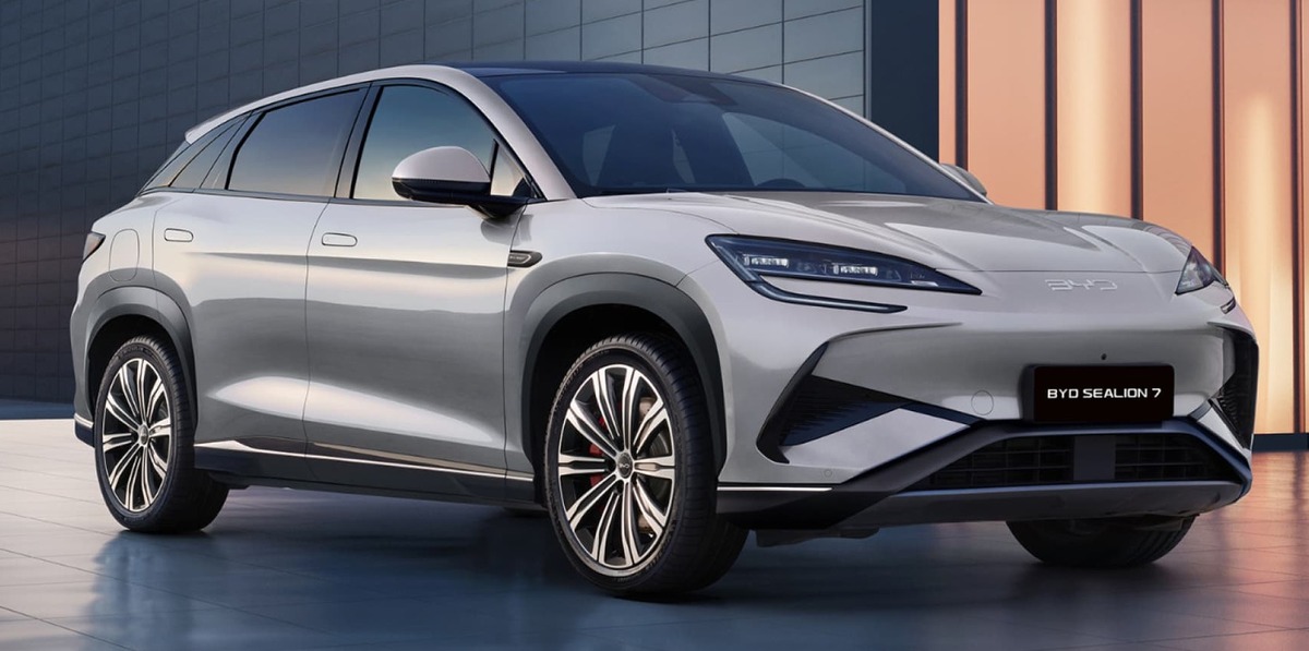 BYD Seal 7 , Mobil Listrik dengan Fitur Pengisian Cepat 800 V dan Jarak Tempuh Capai 567 Km 