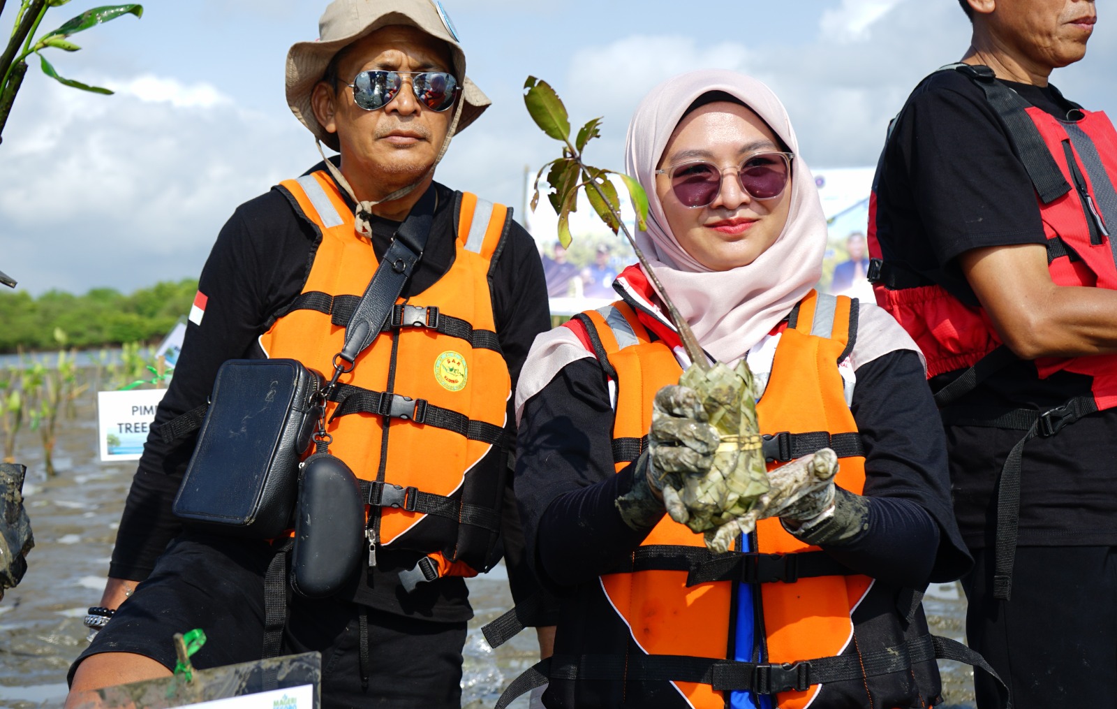 Tanam Mangrove Serentak Mageri Segoro, Kilang Cilacap Kenalkan Polybag Ramah Lingkungan