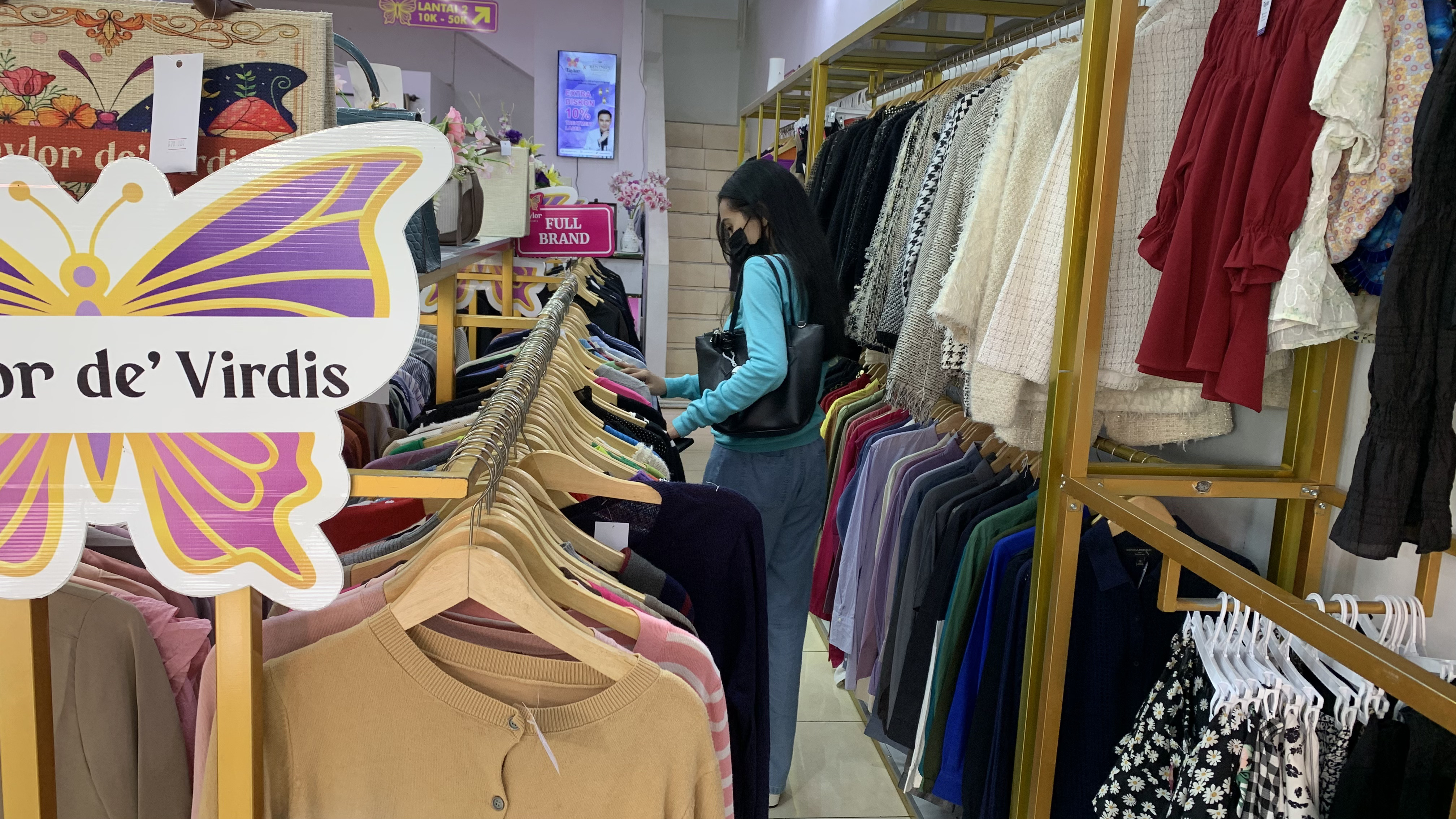 Taylor de’Virdis, Thrift Shop Trendy dengan Harga Mulai Rp 5 Ribu