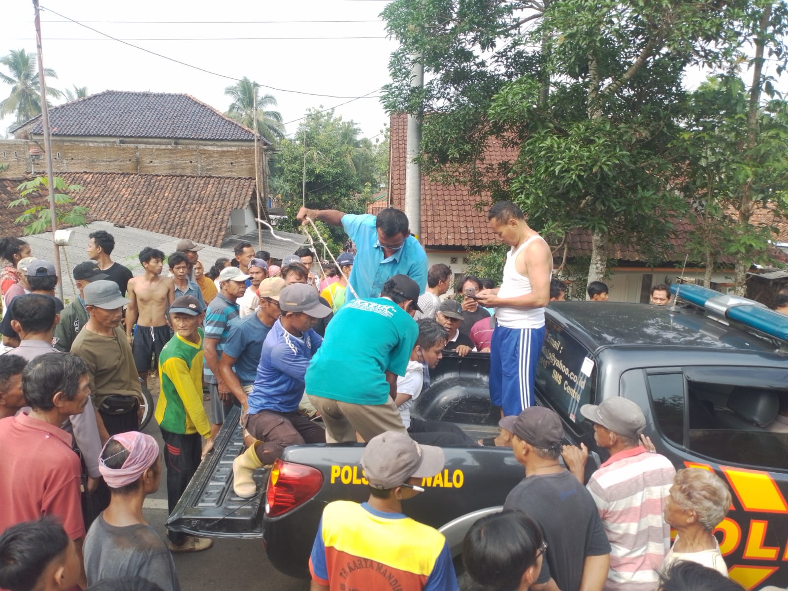 ODGJ di Rawalo Banyumas Ngamuk, Lukai Warga dengan Cangkul dan Rusak 4 Sepeda Motor 