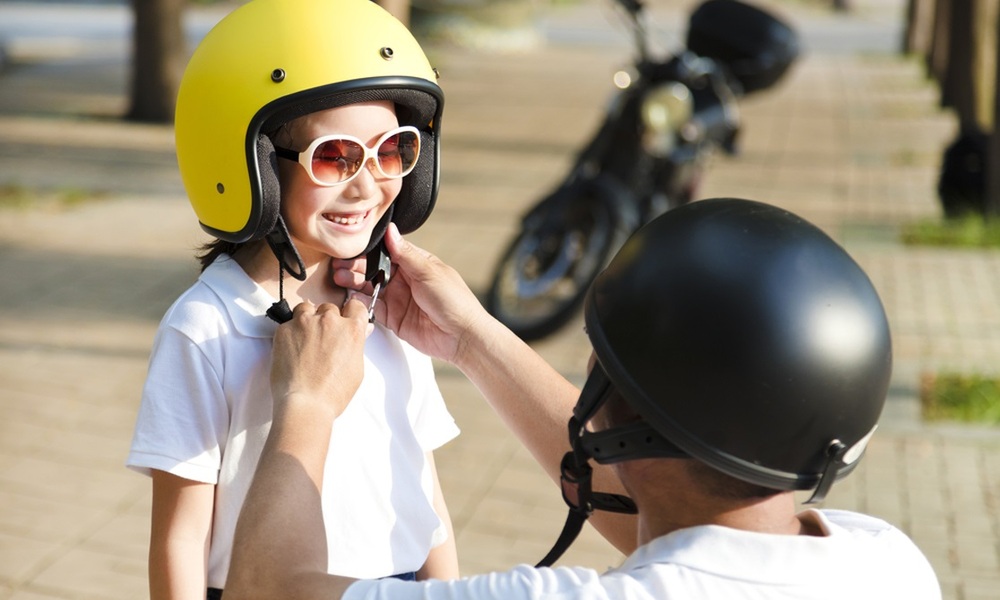 Rekomendasi Aksesoris Motor untuk Berboncengan Bersama Anak agar Semakin Safety