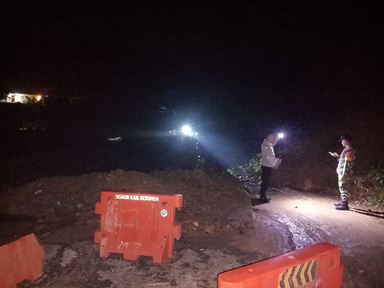 Raya Karangsambung–Sadang Tersendat Longsor