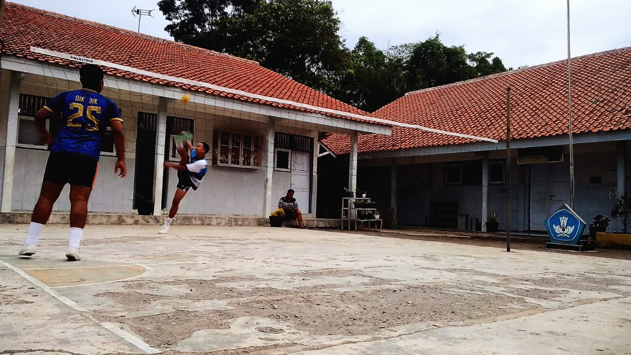 Lapangan Mengelupas, Atlet Takraw Tetap Antusias Latihan Jelang Kejurwil Pra Popda