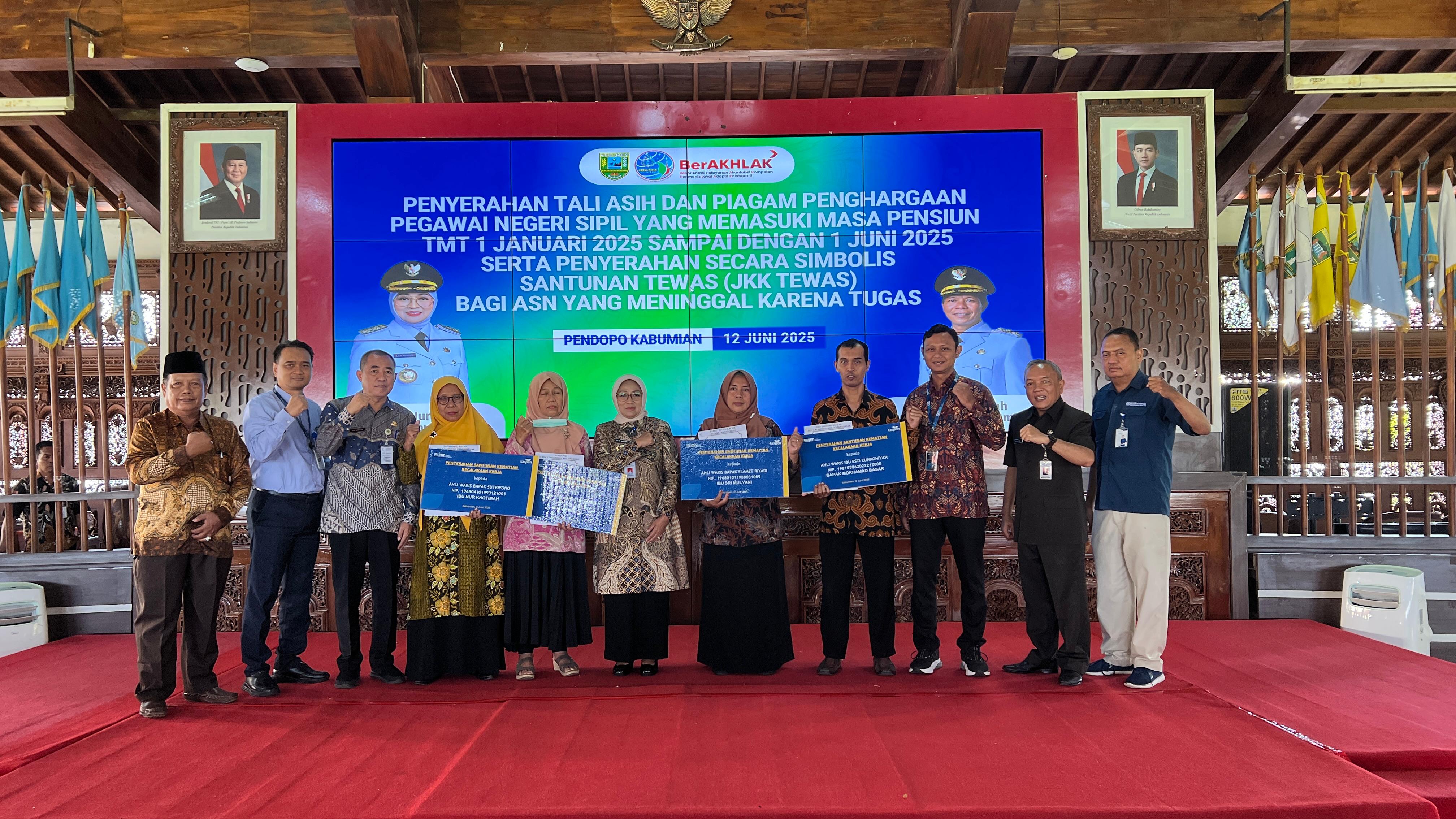 320 ASN Pensiun, Empat Mendapat Penghargaan Anumerta