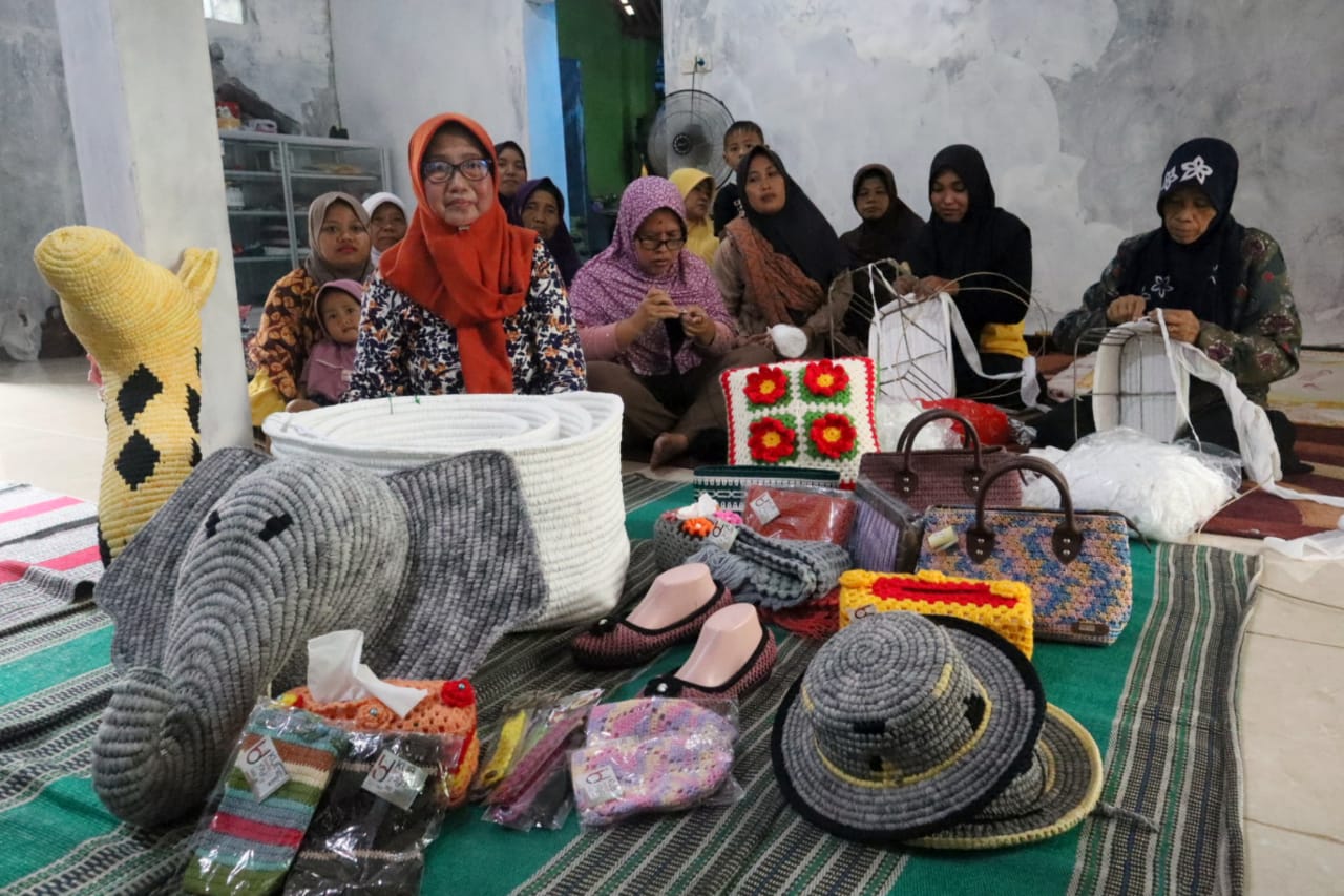 Stimulus Pertamina untuk Para Lansia di KUB Jadi Penyemangat Sampai Produk Keranjang Rajut Sudah di Ekspor