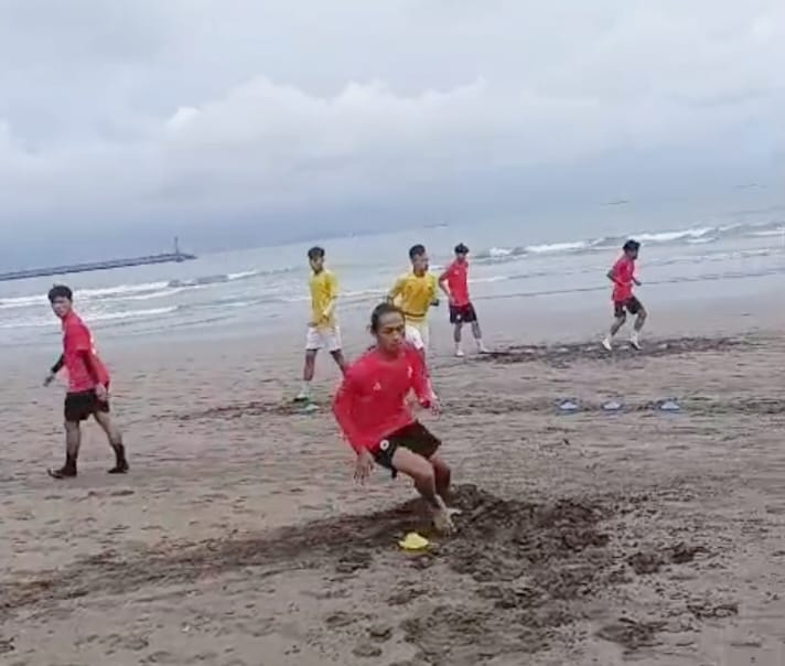 PSCS Cilacap Matangkan Fisik Pemain Jelang Liga 4, Latihan Berat di Pantai Teluk Penyu