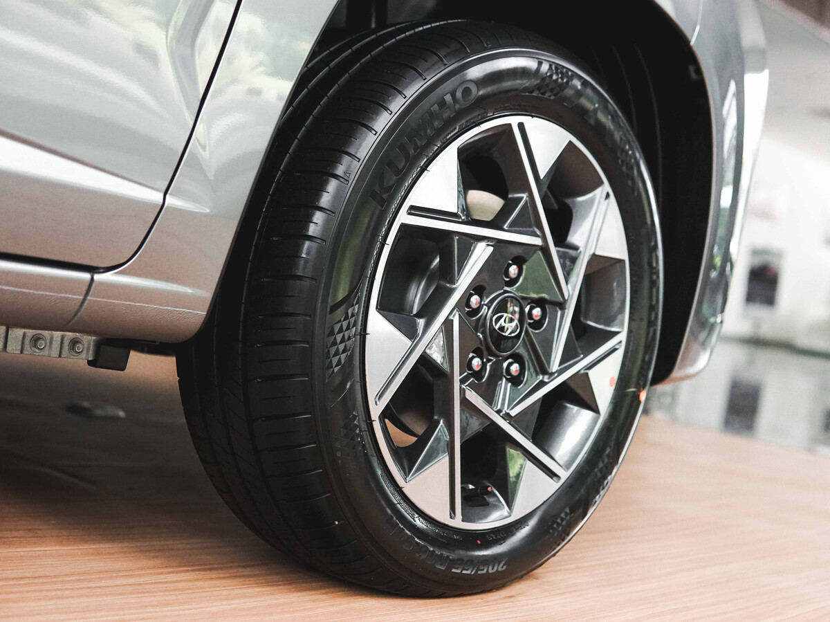 Upgrade Gaya Tanpa Ribet! Modifikasi Velg Keren untuk Mobil Listrik Maxus Mifa 9