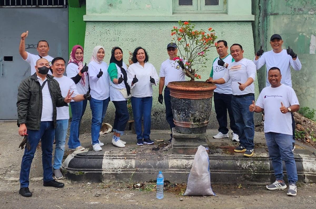 HBA ke 63, Kejari Purbalingga Lakukan Penghijauan dan Bersihkan Jalan MT Haryono