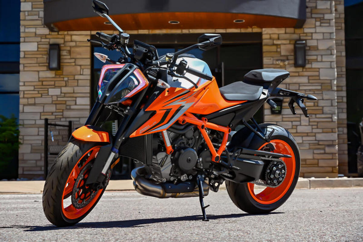 KTM 1290 Super Duke R, Monster Jalanan dengan Performa Buas