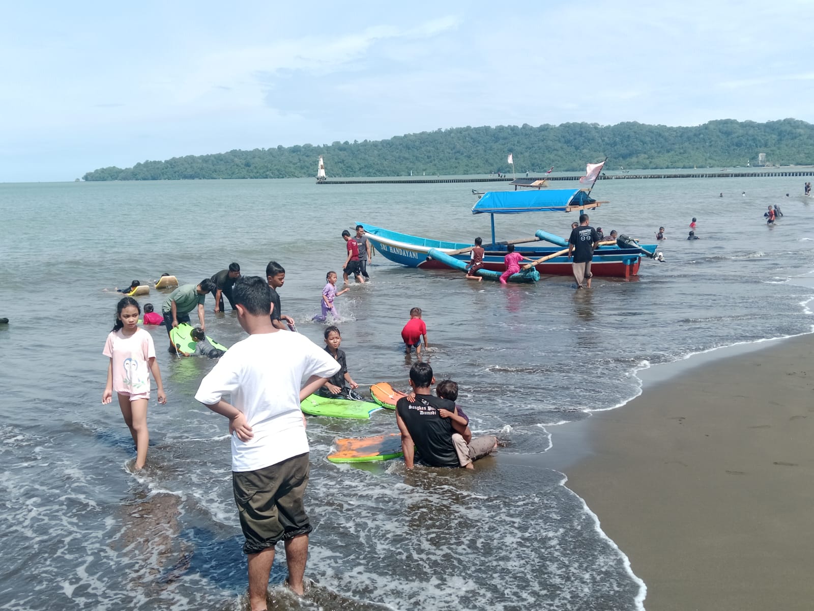Kunjungan Wisatawan di Pantai Teluk Penyu Cilacap Menurun Saat Libur Lebaran 2026