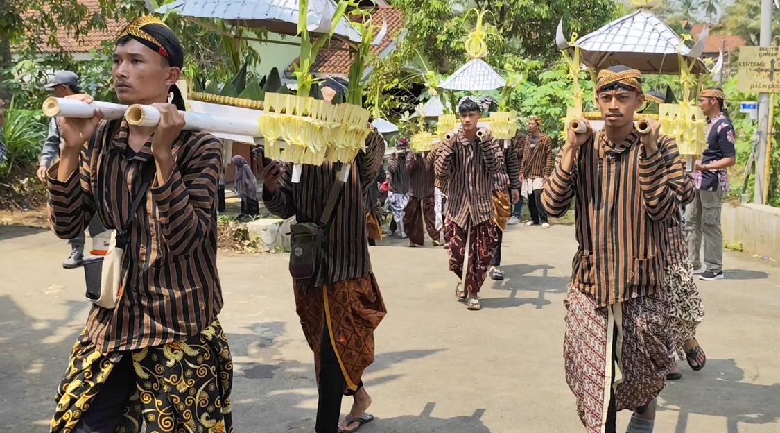 Warga Desa Sered Arak 208 Tumpeng, Jalin Silaturahmi Jelang Pilkada Banjarnegara