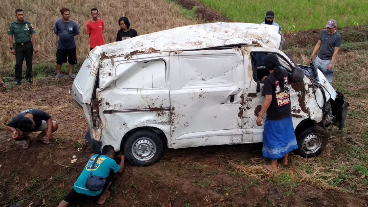 Dua Korban Mobil Pengangkut Paket Alami Luka