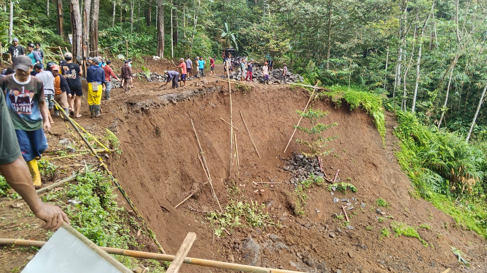 29 KK Terisolasi Tambak Dibuatkan Akses Darurat