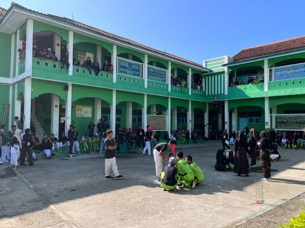 Permainan Tradisional Semarakkan Pitulasan SMK Ma’arif 2 Gombong