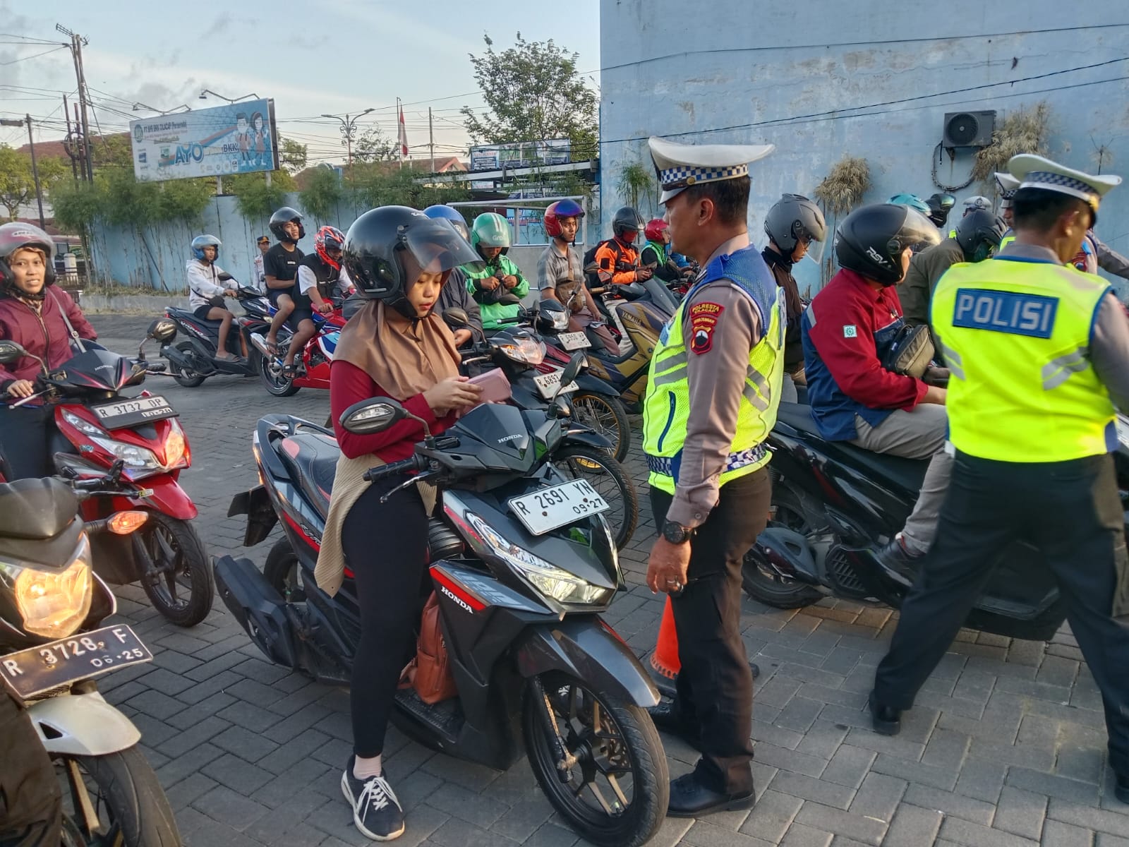 Rekap Operasi Patuh Candi 2025: Satlantas Polres Cilacap Catat 961 Tilang dan 1.060 Teguran