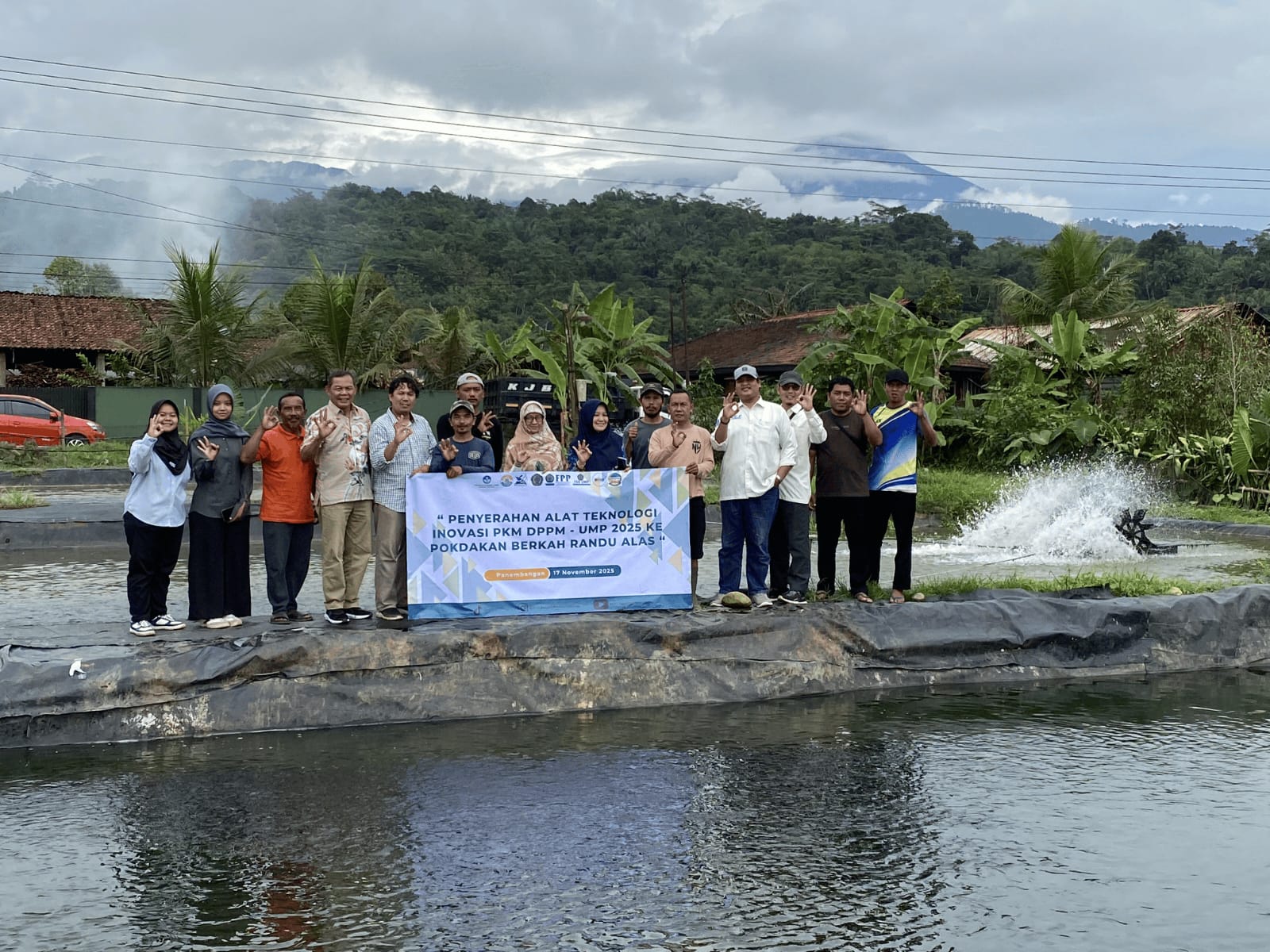 Dosen UMP Tingkatkan Produksi Budidaya Ikan Intensif di Pokdakan Berkah Randu Alas Cilongok