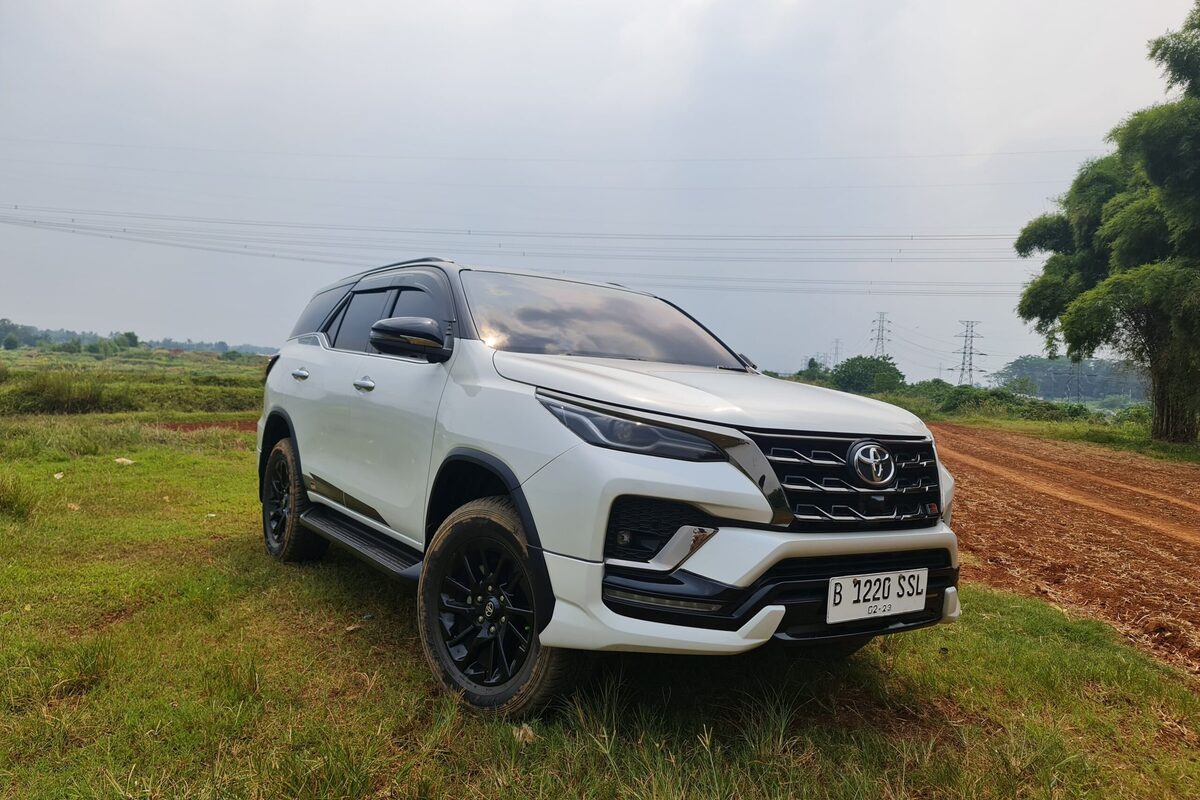 Review Mobil Toyota Fortuner 4x4 GR Sport yang Miliki Tampilan Gahar dengan Fitur Cetar