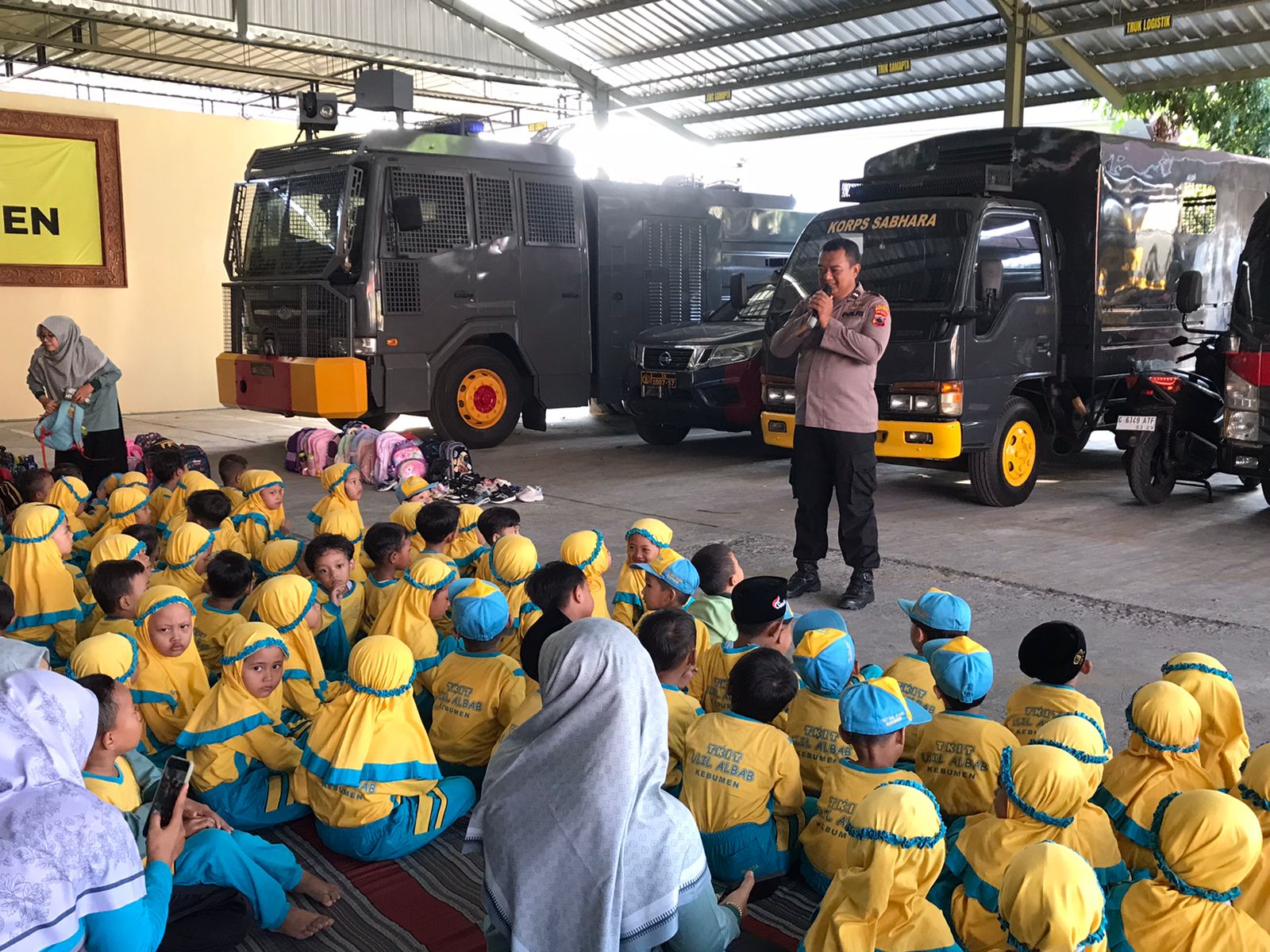 Siswa TK Diajak Kenal Polisi Lebih Dekat