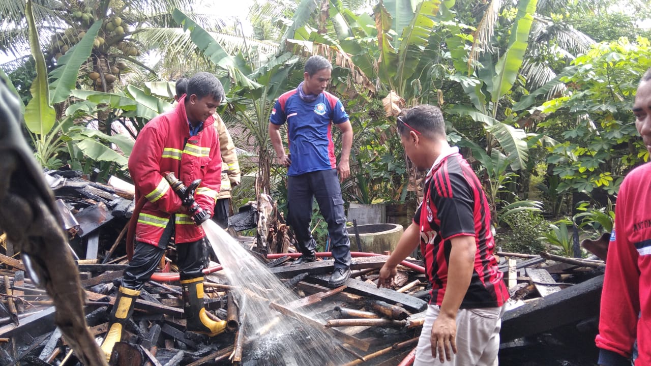 Lupa Matikan Tungku, Rumah di Gandrungmangu Dilalap si Jago Merah