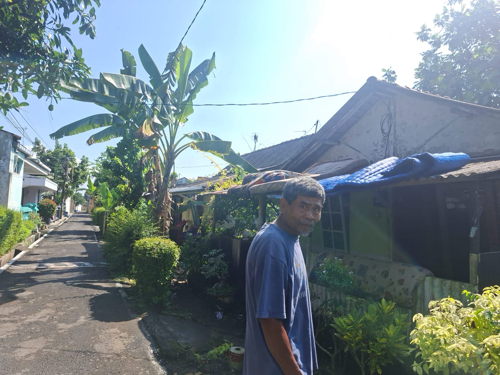 Usai Diterjang Banjir 30 Cm, Warga Cilacap Mulai Beres-Beres Rumah