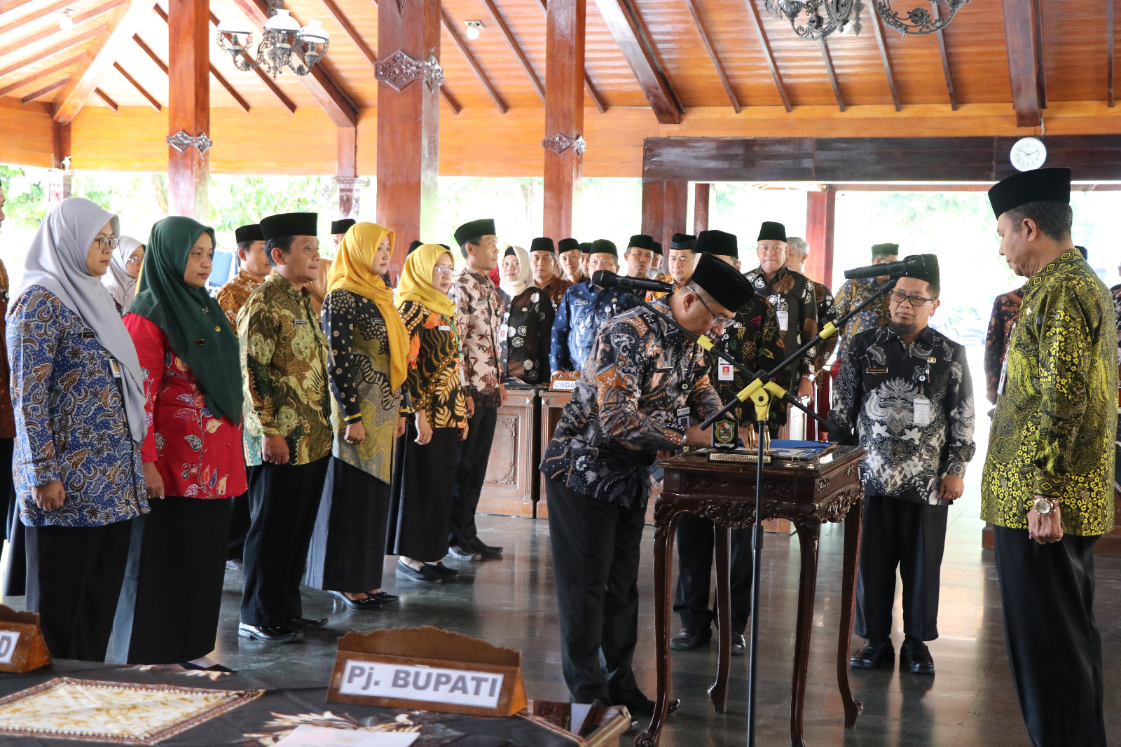 Pj Bupati Banjarnegara Lantik 15 Pejabat Baru, Rotasi Berdasarkan Kebutuhan Organisasi