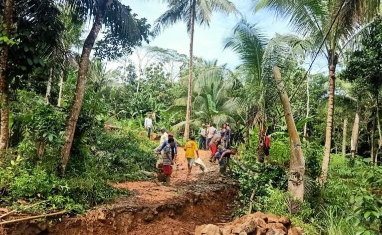 Ada 16 Kecamatan di Kabupaten Cilacap Potensi Bencana Tanah Bergerak  