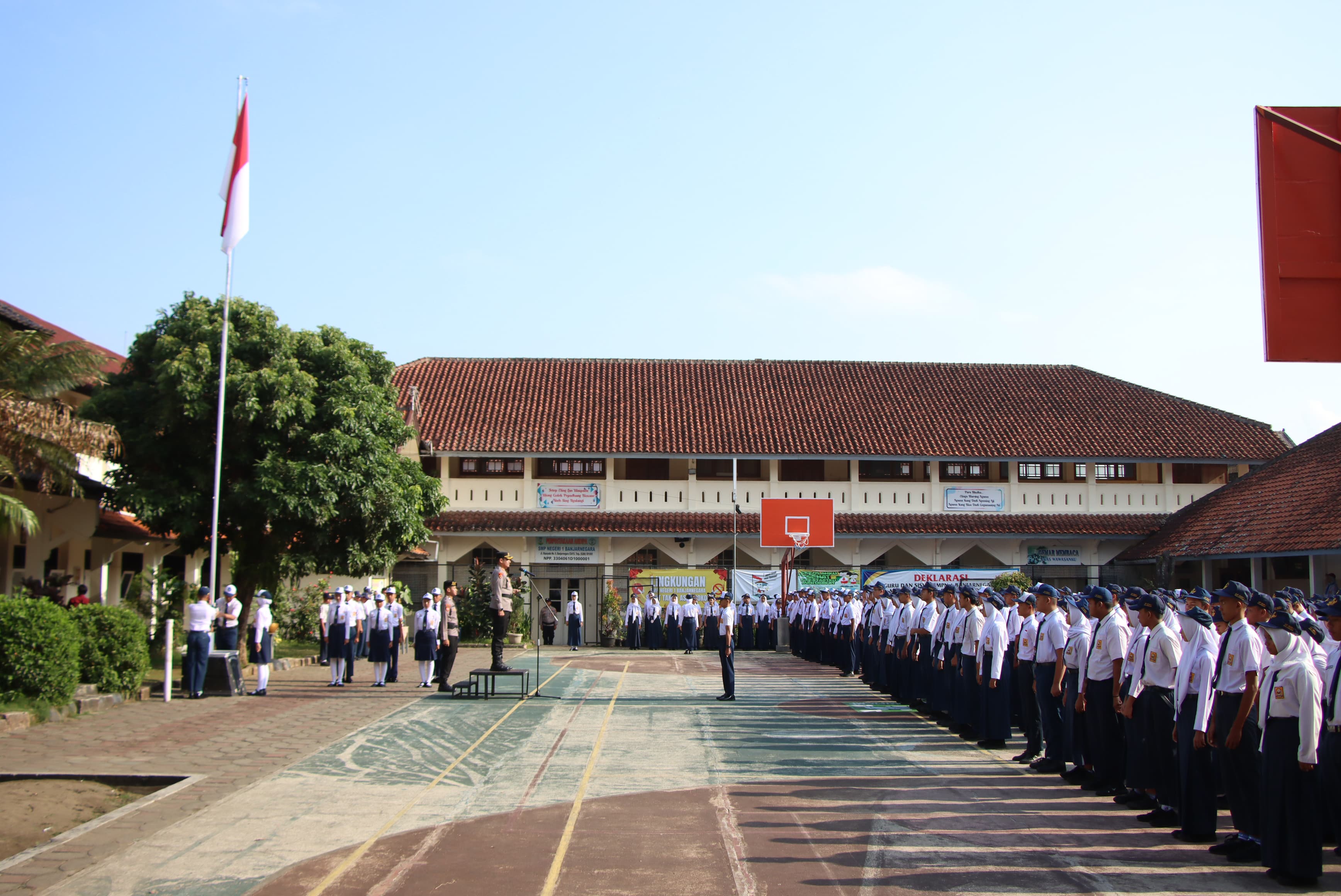 Polisi Blusukan ke Sekolah untuk Cegah Kenakalan Remaja di Banjarnegara